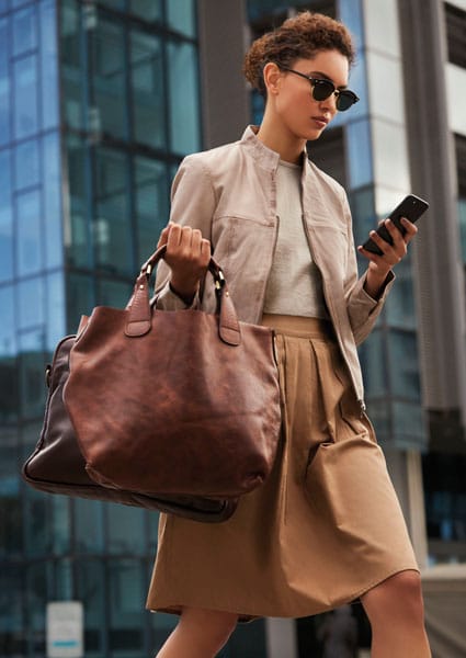 Timeless Elegance: Why Every Woman Needs a Leather Shoulder Bag